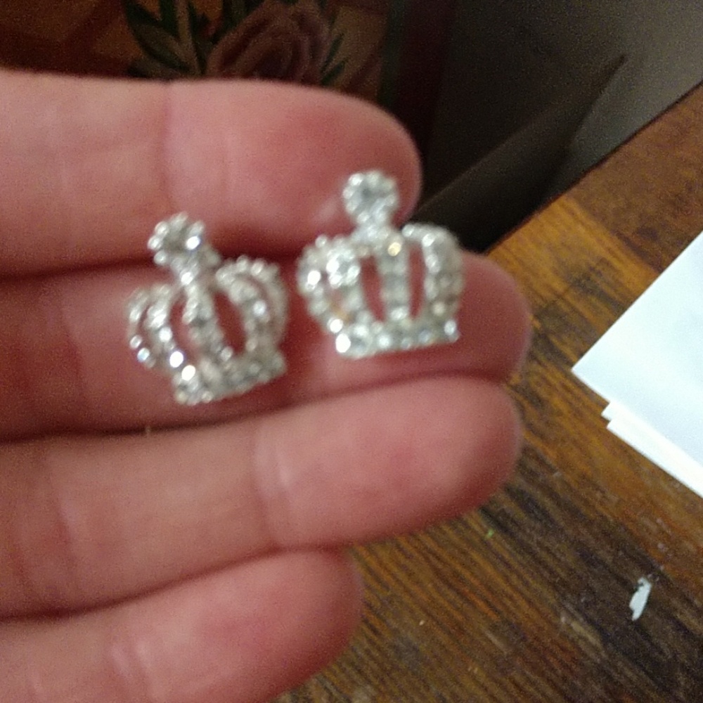Jewelry - Picture 2 of 3